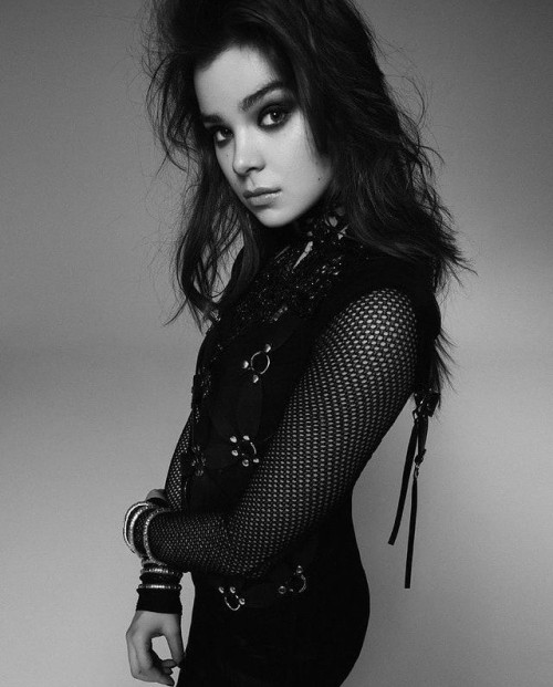 Hailee-Steinfeld-R129.jpg