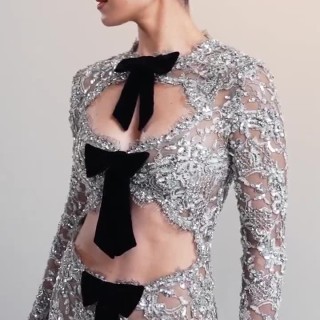 Hailee-Steinfeld-R143