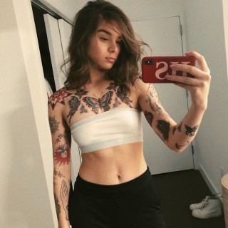 Hailee-Steinfeld-R153