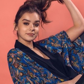 Hailee-Steinfeld-R166