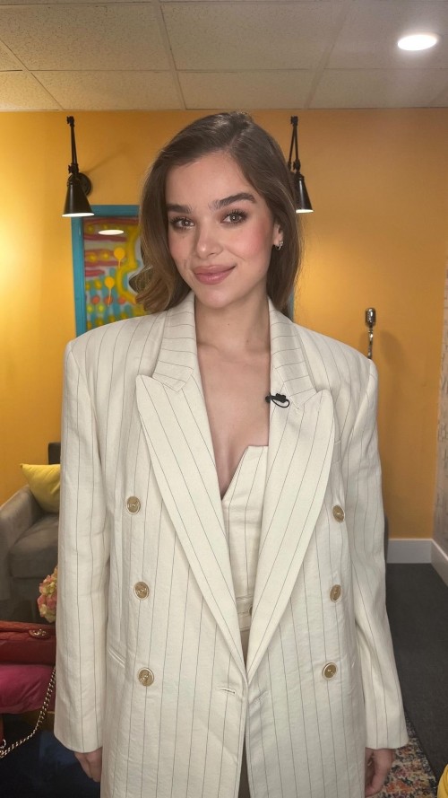 Hailee-Steinfeld-R174.jpg