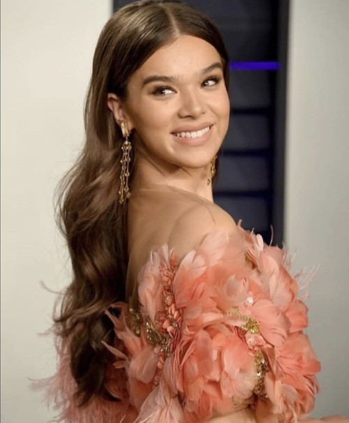 Hailee-Steinfeld-R181.jpg