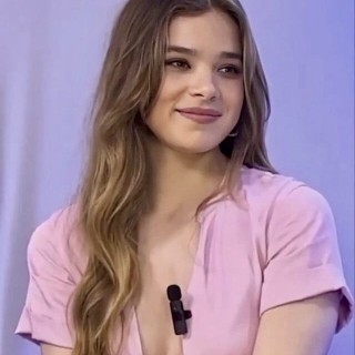 Hailee-Steinfeld-R184