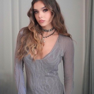 Hailee-Steinfeld-R188