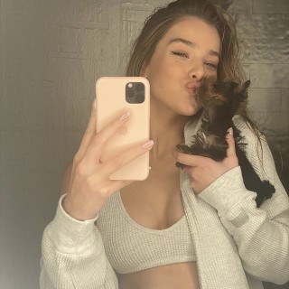 Hailee-Steinfeld-R191