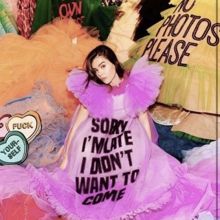 Hailee-Steinfeld-R193