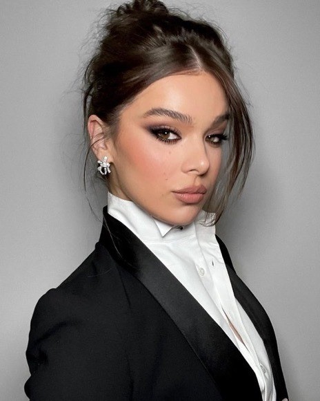 Hailee-Steinfeld-R195.jpg