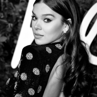 Hailee-Steinfeld-R196
