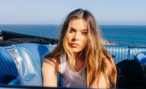 Hailee-Steinfeld-R198.jpg