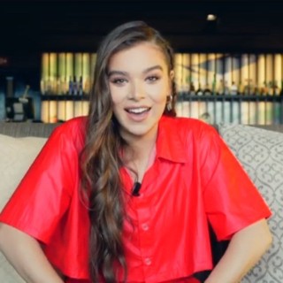 Hailee-Steinfeld-R203