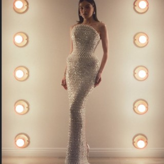 Hailee-Steinfeld-R219