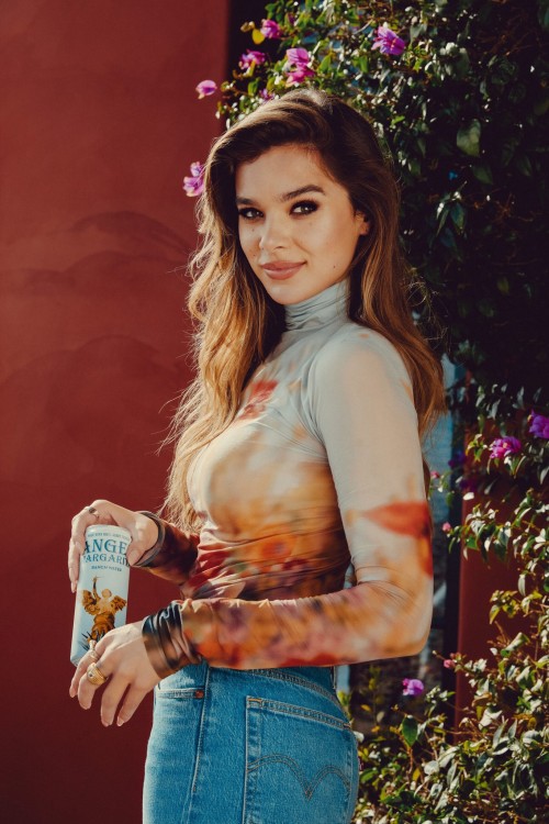 Hailee-Steinfeld-R224.jpg