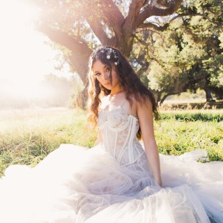 Hailee-Steinfeld-R240