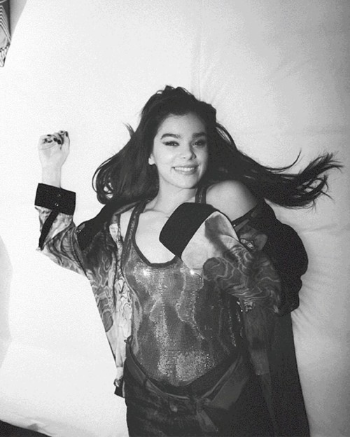 Hailee-Steinfeld-R249.jpg