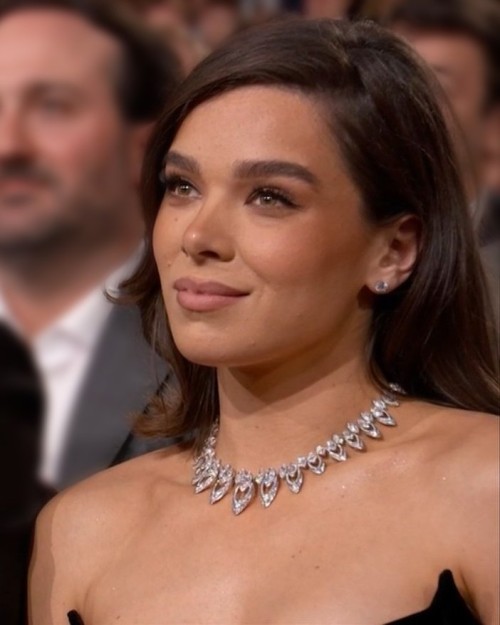 Hailee-Steinfeld-R250.jpg