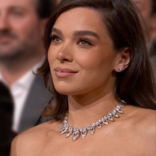 Hailee-Steinfeld-R250