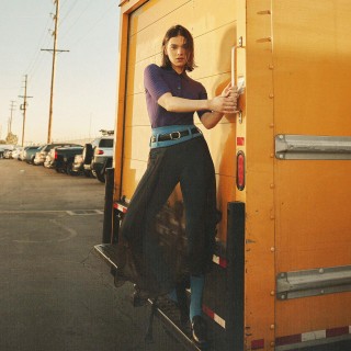 Hailee-Steinfeld-R258