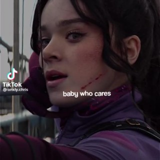 Hailee-Steinfeld-R271