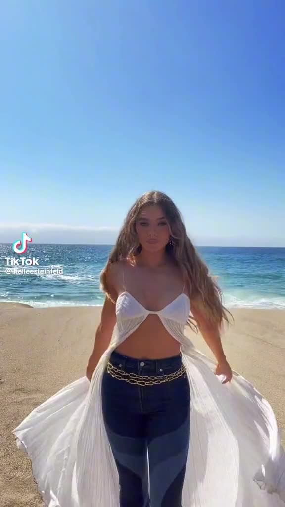 Hailee-Steinfeld-R274.mp4