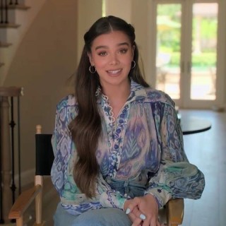 Hailee-Steinfeld-R276