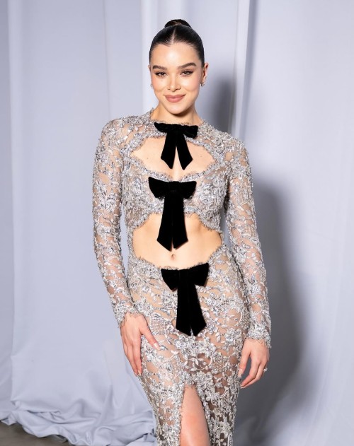 Hailee-Steinfeld-R279.jpg