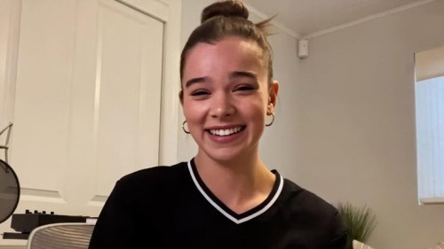 Hailee-Steinfeld-R282.jpg