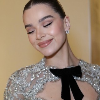 Hailee-Steinfeld-R284