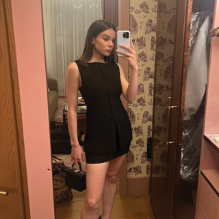 Hailee-Steinfeld-R290