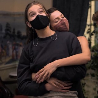 Hailee-Steinfeld-R303