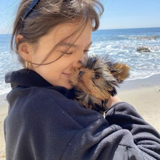 Hailee-Steinfeld-R309