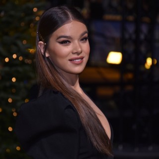 Hailee-Steinfeld-R310