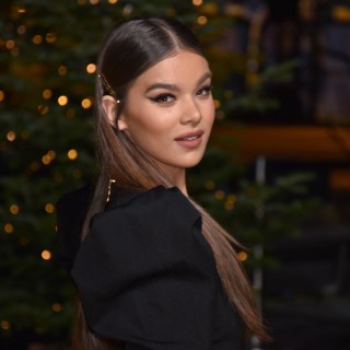 Hailee-Steinfeld-R314