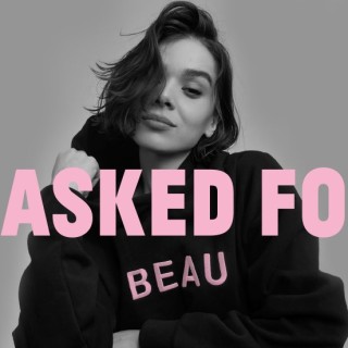 Hailee-Steinfeld-R316