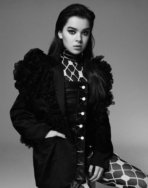 Hailee-Steinfeld-R323.jpg