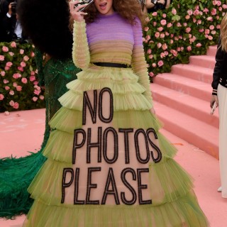 Hailee-Steinfeld-R335