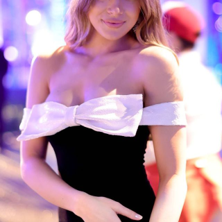 Hailee-Steinfeld-R338