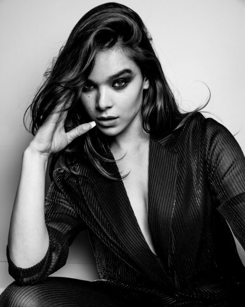 Hailee-Steinfeld-R341.jpg