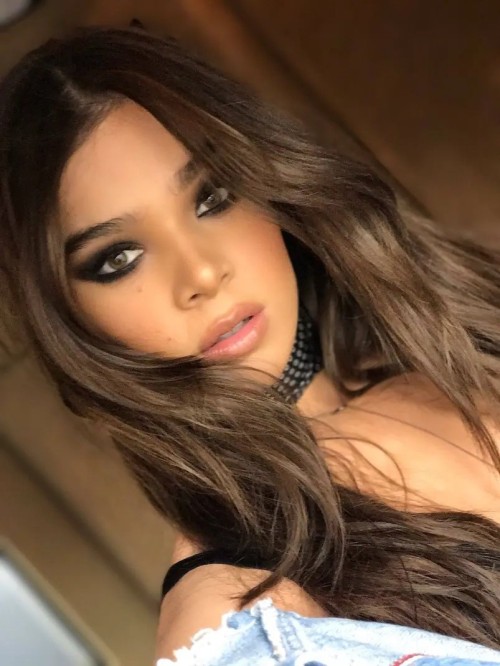 Hailee-Steinfeld-R343.jpg