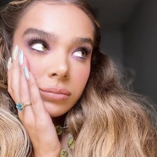 Hailee-Steinfeld-R345