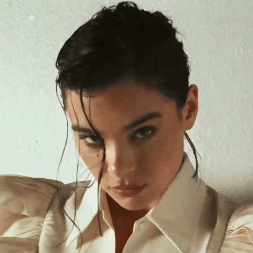 Hailee-Steinfeld-R350.gif