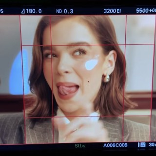 Hailee-Steinfeld-R354