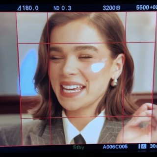 Hailee-Steinfeld-R355