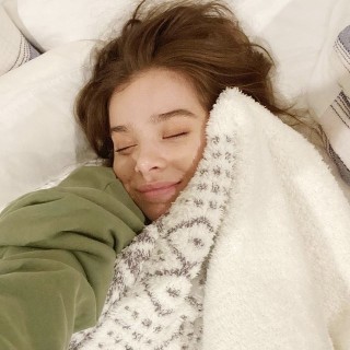 Hailee-Steinfeld-R367