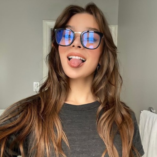 Hailee-Steinfeld-R379.jpeg