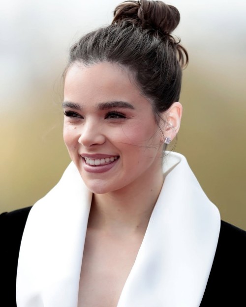 Hailee-Steinfeld-R386.jpg