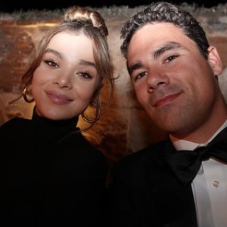 Hailee-Steinfeld-R390