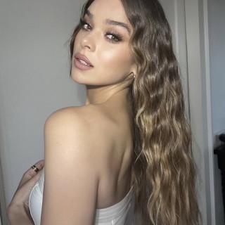 Hailee-Steinfeld-R391
