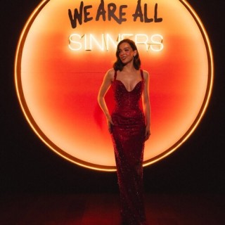 Hailee-Steinfeld-R392