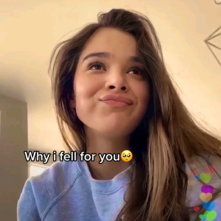 Hailee-Steinfeld-R399