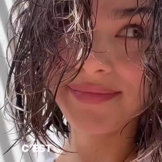 Hailee-Steinfeld-R404